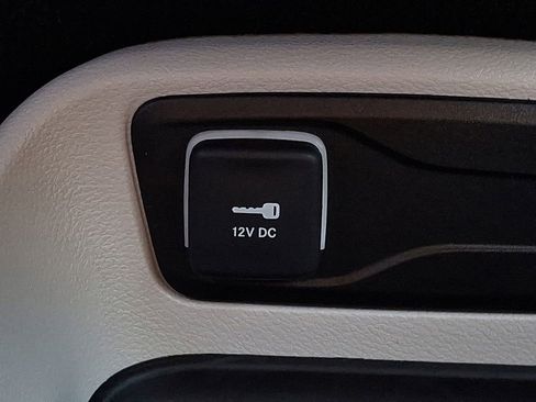 Used 2024 Chrysler Voyager LX image 27