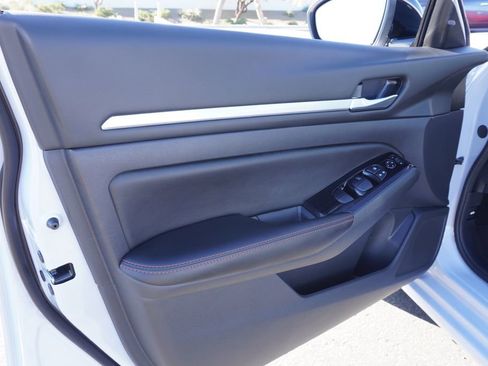 Certified 2025 Nissan Altima 2.5 SR image 14