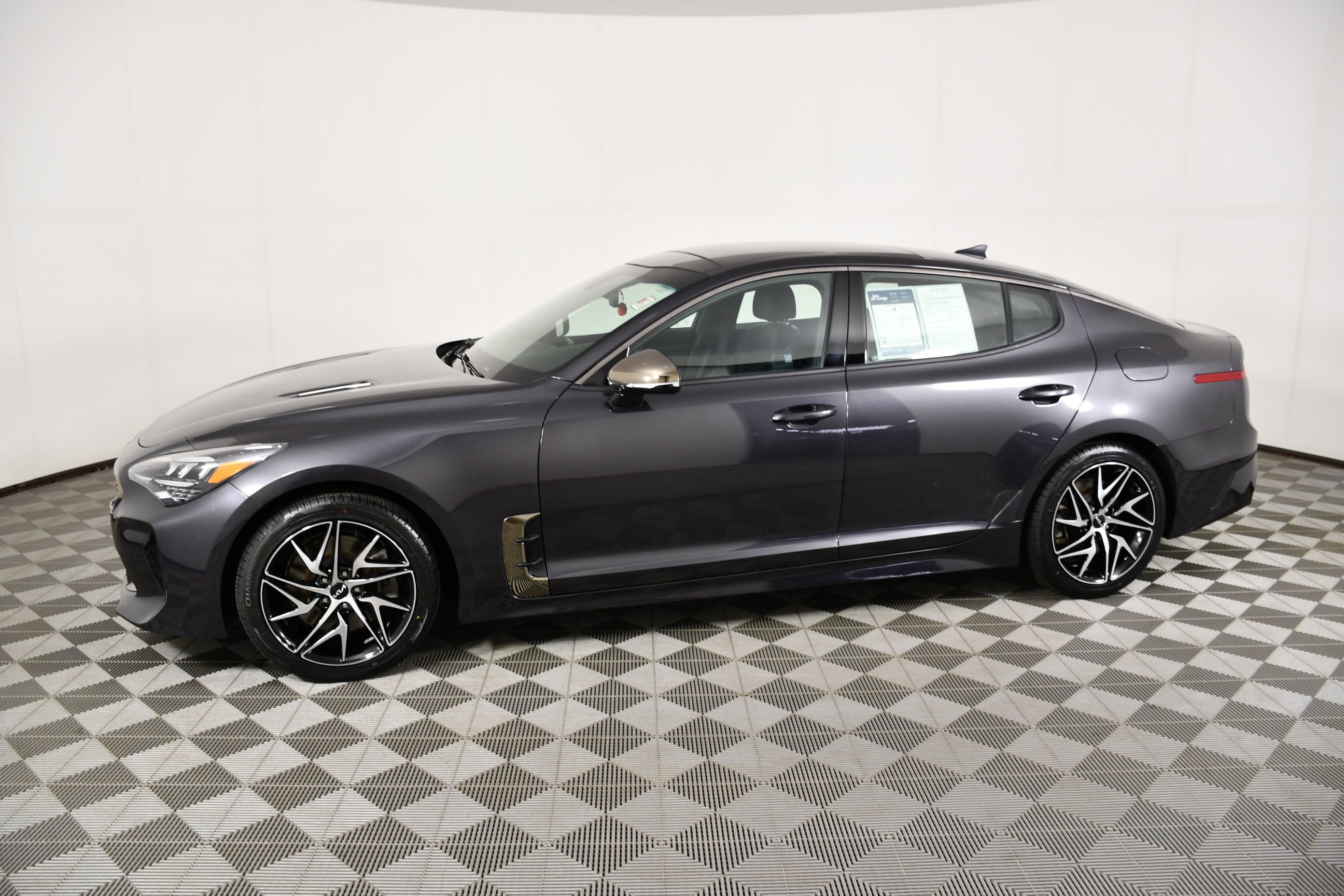 Used 2023 Kia Stinger GT-Line w/ Sun & Sound Package AWD/4WD image 9