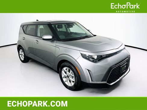 Used 2025 Kia Soul LX w/ LX Technology Package FWD image 1