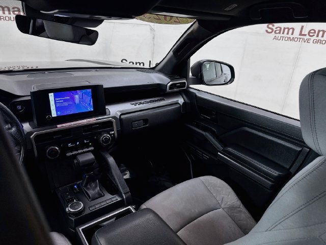 Used 2025 Toyota Tacoma SR5 AWD/4WD image 23