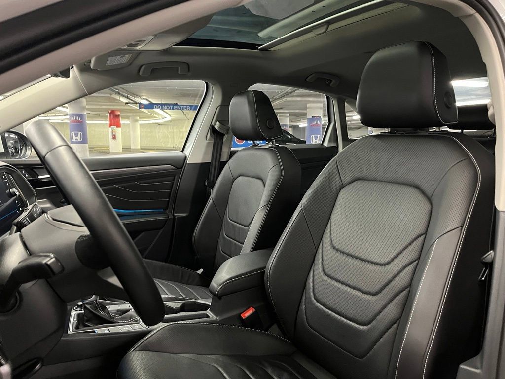 Used 2023 Volkswagen Jetta SEL FWD image 20