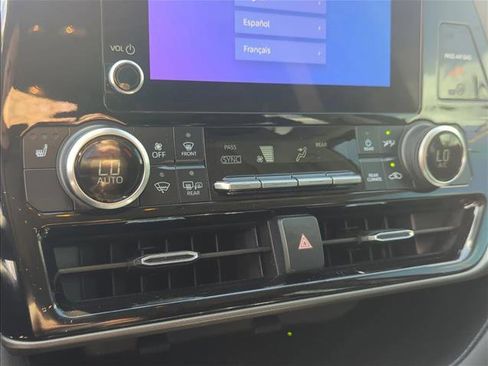 Used 2023 Toyota Highlander XLE FWD image 21