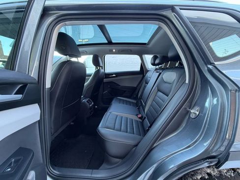 Used 2022 Volkswagen Taos SEL w/ Panoramic Sunroof Package AWD/4WD image 16