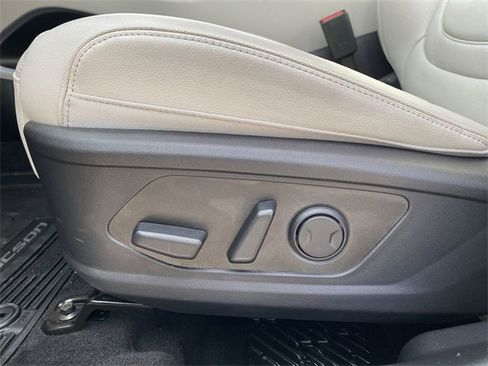 Used 2024 Hyundai Tucson Limited image 13