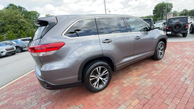 Used 2018 Toyota Highlander LE FWD image 9