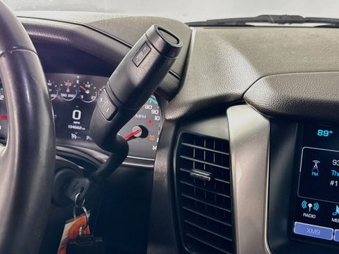 Used 2017 Chevrolet Suburban LT RWD image 17