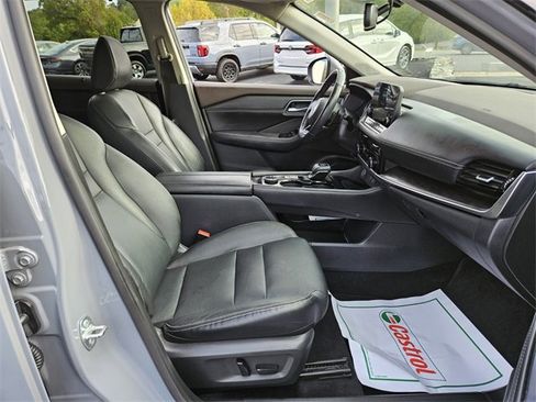 Used 2021 Nissan Rogue SL w/ Premium Package image 16