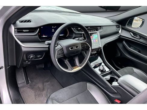 Used 2024 Jeep Grand Cherokee Altitude image 15