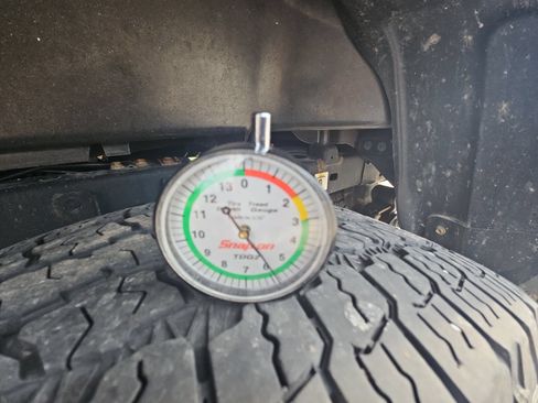 Used 2021 Toyota Tacoma TRD Off-Road AWD/4WD image 12