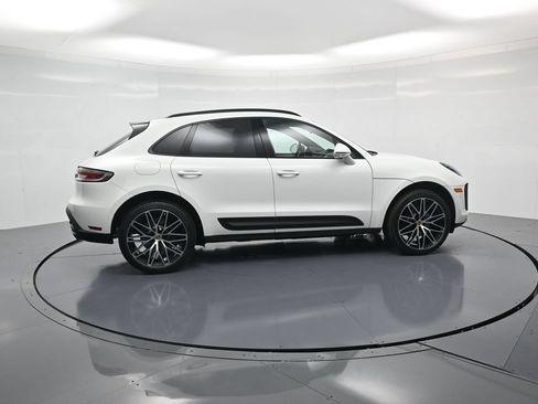 Used 2026 Porsche Macan AWD/4WD image 31