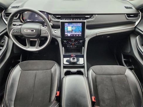 Used 2024 Jeep Grand Cherokee Altitude image 26