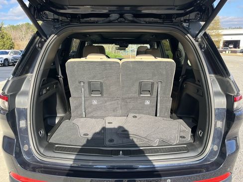 Used 2024 Jeep Grand Cherokee L Limited w/ Luxury Tech Group II image 35