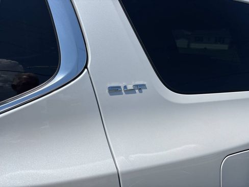 Used 2023 GMC Acadia SLT w/ Preferred Package FWD image 14