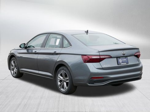 Certified 2024 Volkswagen Jetta SE FWD image 5
