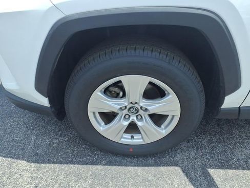 Used 2020 Toyota RAV4 XLE w/ Convenience Package FWD image 4