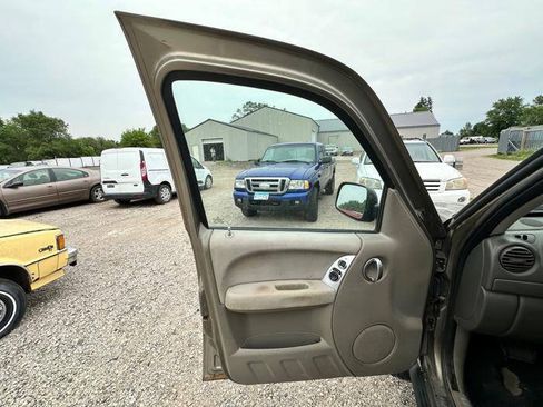 Used 2005 Jeep Liberty Limited AWD/4WD image 22