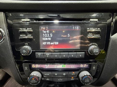 Used 2017 Nissan Rogue Sport SV image 28