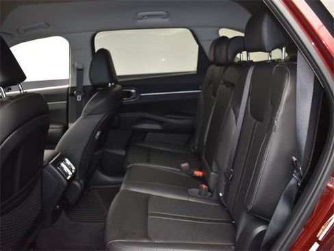 Certified 2025 Kia Sorento S image 10