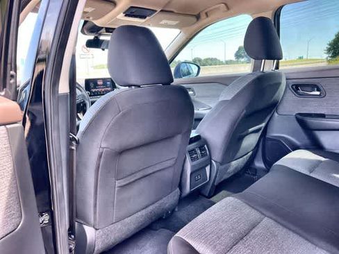 Used 2021 Nissan Rogue SV FWD image 13