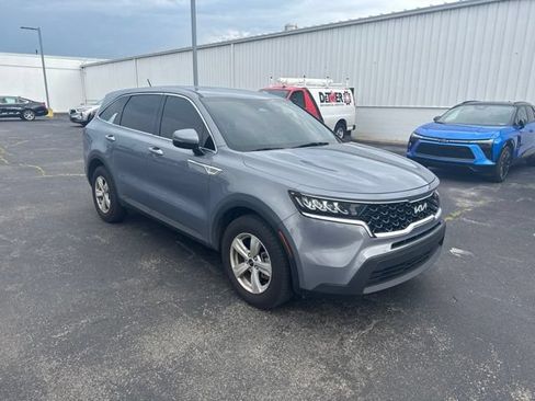Used 2023 Kia Sorento LX FWD image 3