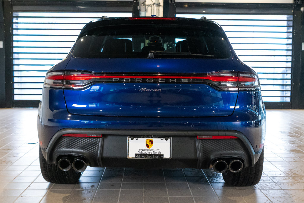 Certified 2025 Porsche Macan AWD/4WD image 8