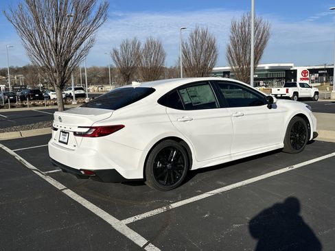 Used 2026 Toyota Camry SE image 9