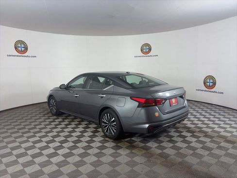 Used 2025 Nissan Altima 2.5 SV FWD image 20