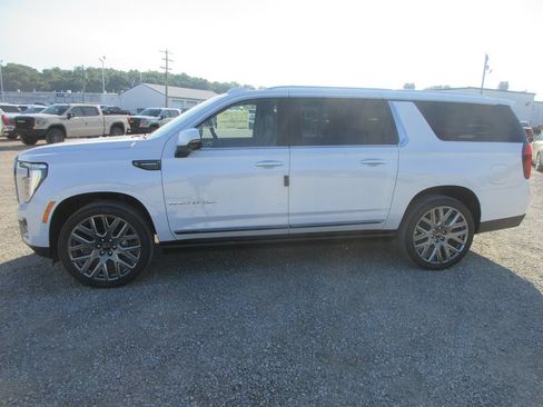 New 2026 GMC Yukon XL Denali Ultimate AWD/4WD image 7