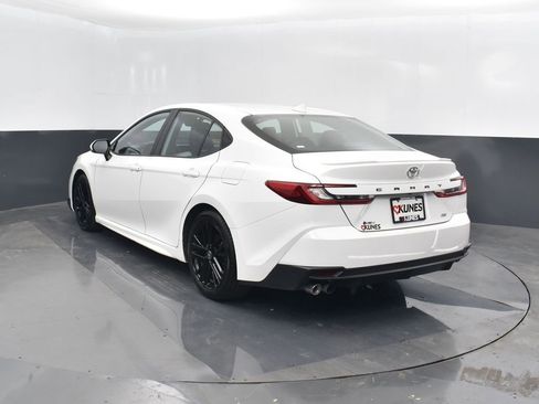 Used 2025 Toyota Camry SE image 11