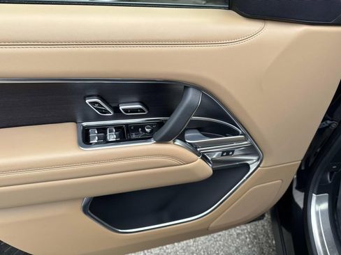 Used 2025 Land Rover Range Rover SE AWD/4WD image 18