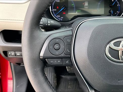 Used 2023 Toyota RAV4 XLE Premium image 11