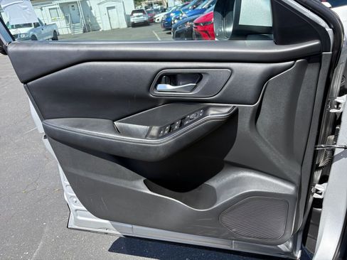Used 2025 Nissan Rogue SV FWD image 18