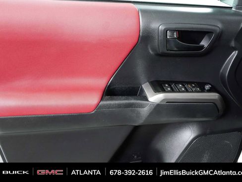 Used 2022 Toyota Tacoma SR5 AWD/4WD image 6
