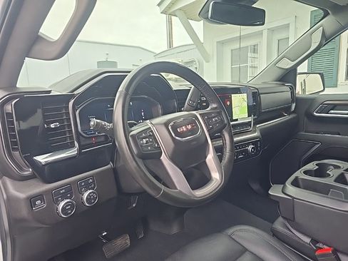Used 2025 GMC Sierra 1500 SLT image 16