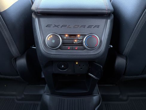 Used 2025 Ford Explorer ST-Line w/ Premium Package image 25