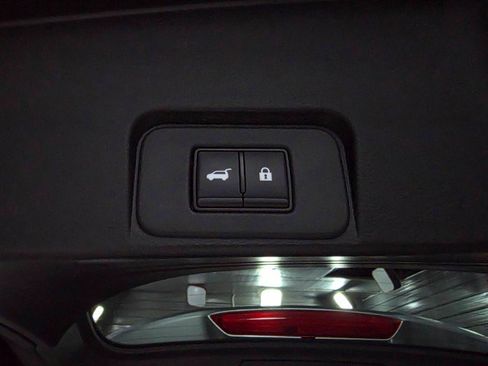 Used 2022 Nissan Rogue SV w/ SV Premium Package image 36