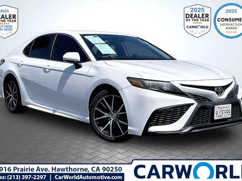 Used 2021 Toyota Camry SE FWD image 1