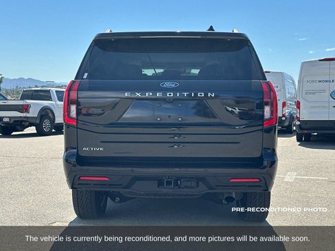 Used 2025 Ford Expedition Active AWD/4WD image 5