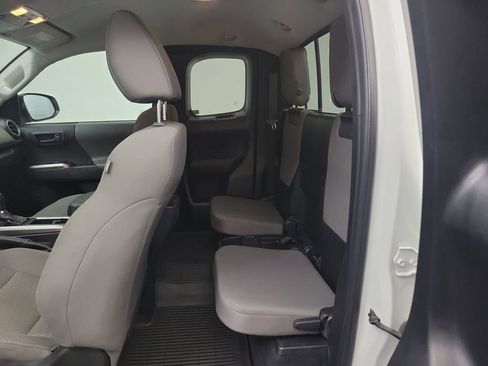 Used 2022 Toyota Tacoma SR5 image 10