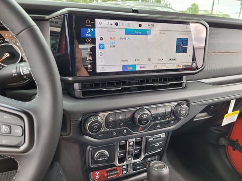 New 2025 Jeep Gladiator Rubicon w/ Convenience Group image 20