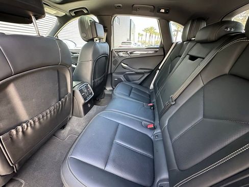 Certified 2022 Porsche Macan S image 37