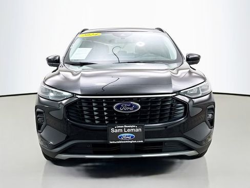 Used 2024 Ford Escape Platinum w/ Premium Technology Package image 2