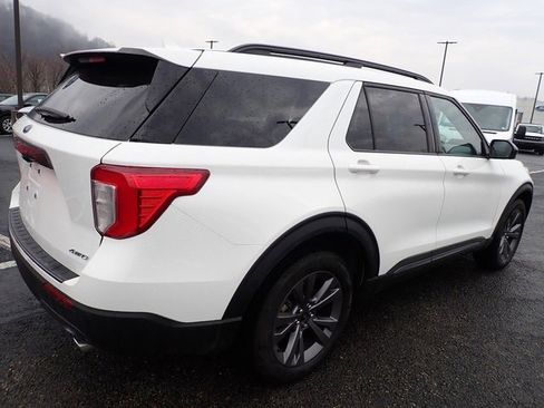 Used 2023 Ford Explorer XLT w/ Equipment Group 202A image 9