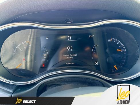 Used 2022 Jeep Grand Cherokee Laredo X image 12