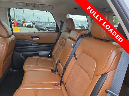 Used 2023 Nissan Pathfinder Platinum w/ Cargo Package image 10