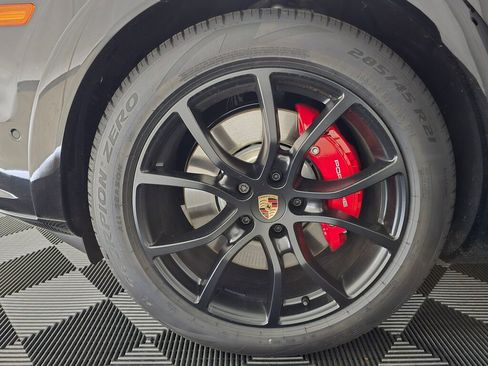 New 2026 Porsche Cayenne GTS image 33