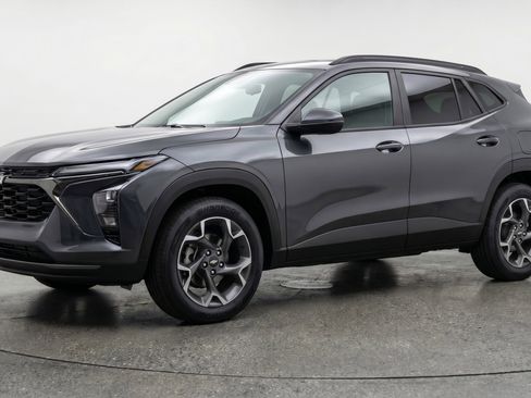 Used 2025 Chevrolet Trax LT w/ LT Convenience Package image 3