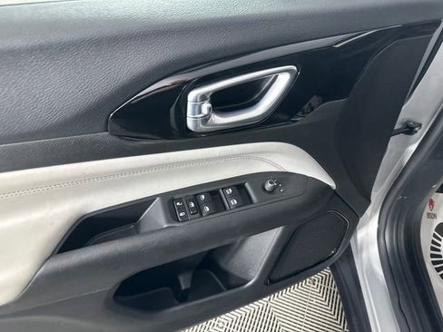 Used 2025 Jeep Compass Limited image 20