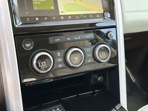 Used 2018 Land Rover Discovery HSE Luxury image 11